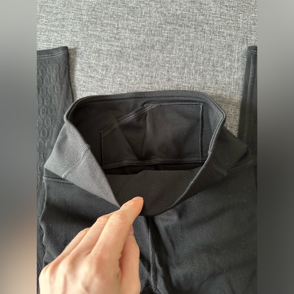 Lululemon leggings (matching top separate listing) worn once! Size 4 - Picture 2 of 3